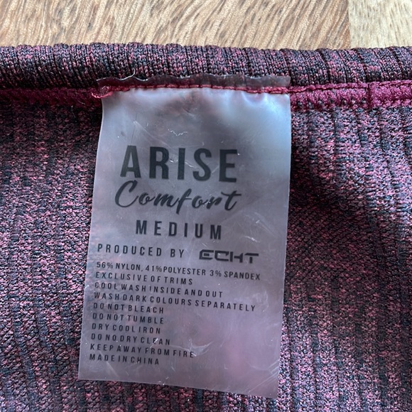 ECHT Arise Scrunch Crop Top - Picture 3 of 4